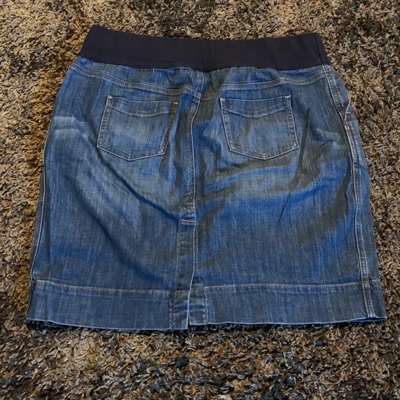 GAP Maternity Denim Skirt side and back pockets - Picture 2 of 5